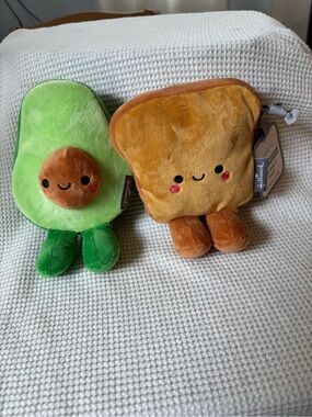 Hallmark Better Together Avocado and Toast Magnetic Plush, 5" (NWT)
